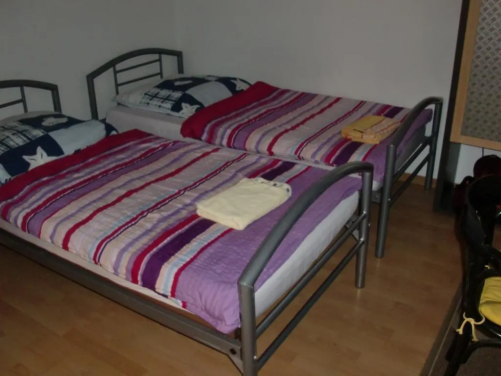 Apartment Monteurwohnung Im Zentrum Lierenfeld