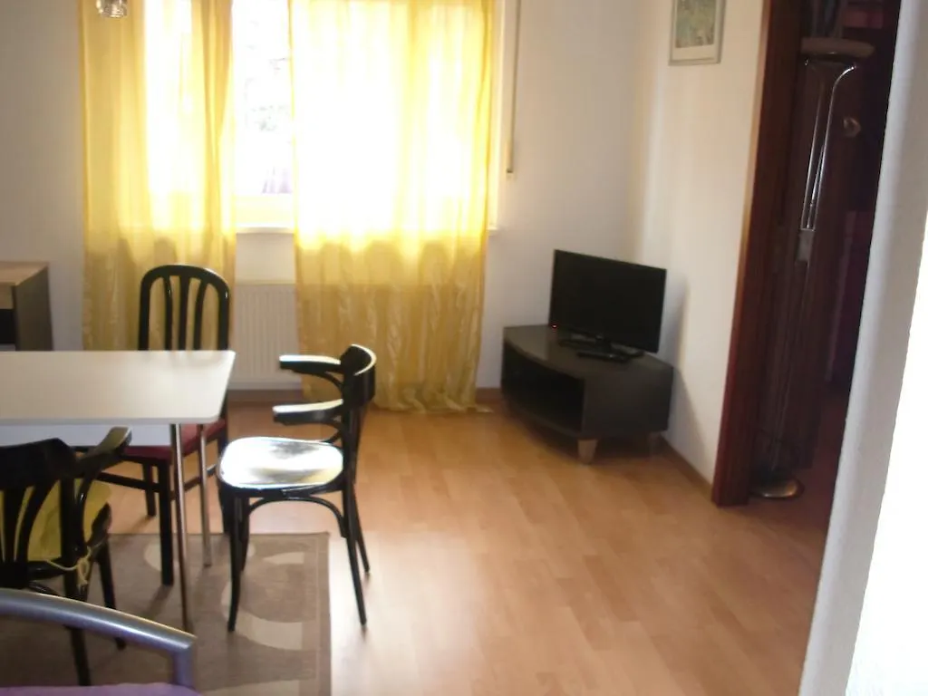 Monteurwohnung Im Zentrum Lierenfeld 0*, Dusseldorf